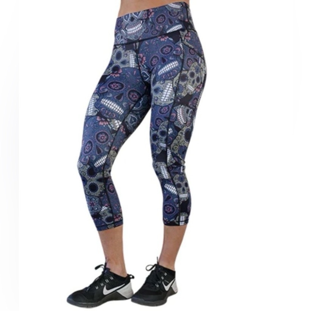 CVG CONSTANTLY VARIED GEAR Midnight Skull CAPRI Leggings Size Small